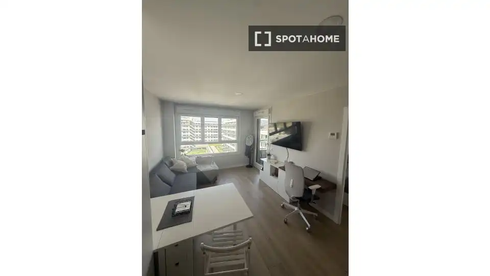 Flat with terrace to rent in Hortaleza