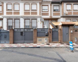 Exterior view of Single-family semi-detached for sale in Churriana de la Vega  with Air Conditioner, Heating and Terrace