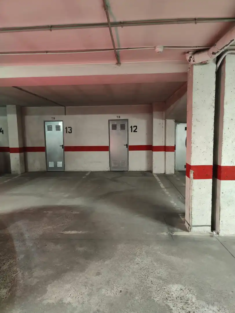 Parkplatz von Wohnung zum Verkauf in Cuéllar mit Heizung, Parkett und Abstellraum