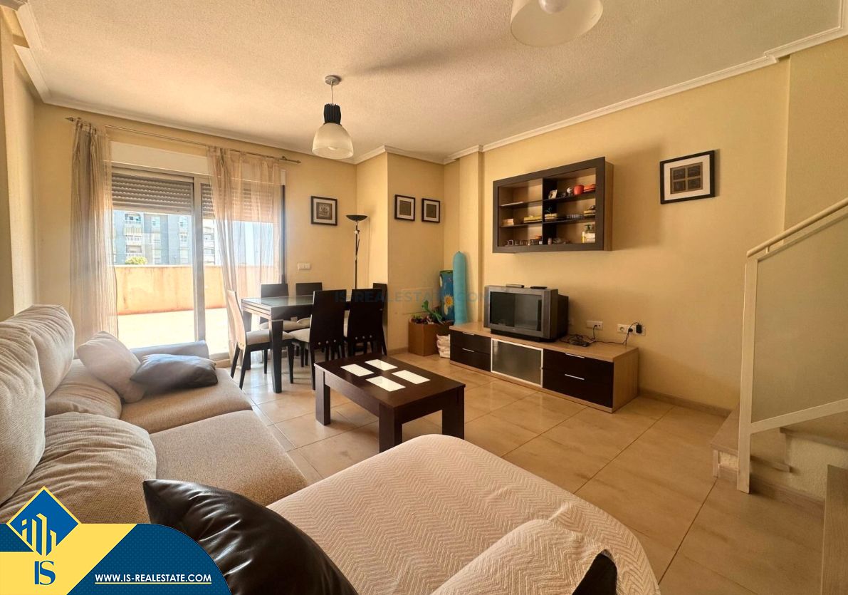 Sala d'estar de Casa adosada en venda en Guardamar del Segura amb Aire condicionat, Calefacció i Terrassa