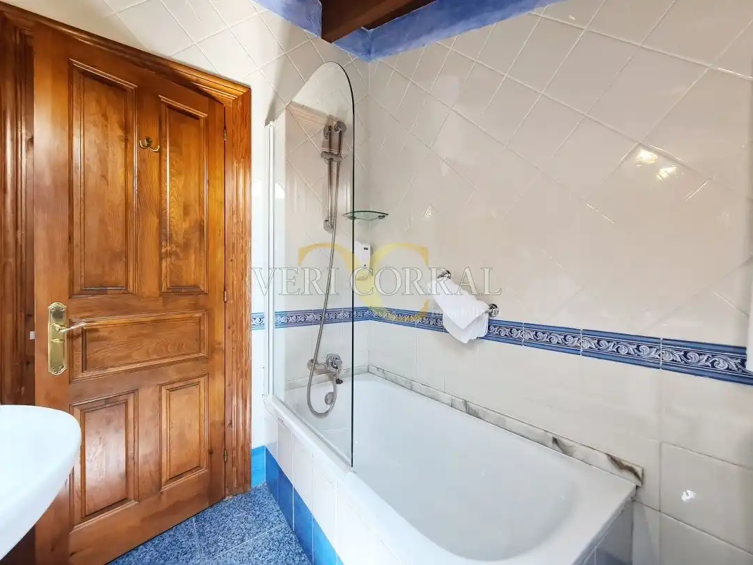 Bathroom of Buildings for sale in Cangas de Onís