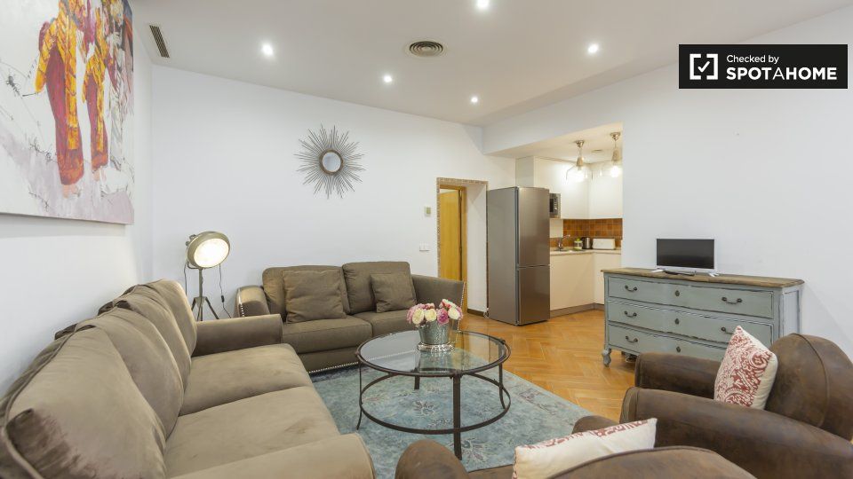 Living room of Flat to rent in  Madrid Capital  with Air Conditioner, Heating and Furnished
