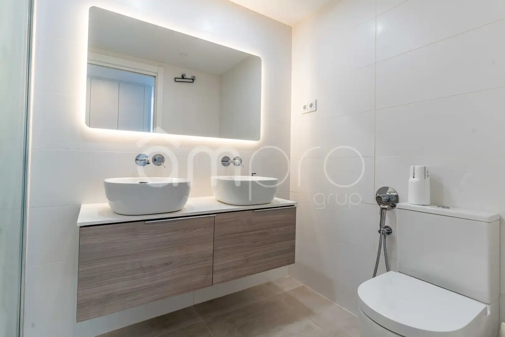Baño de Piso en venta en Cubelles con Terraza y Trastero