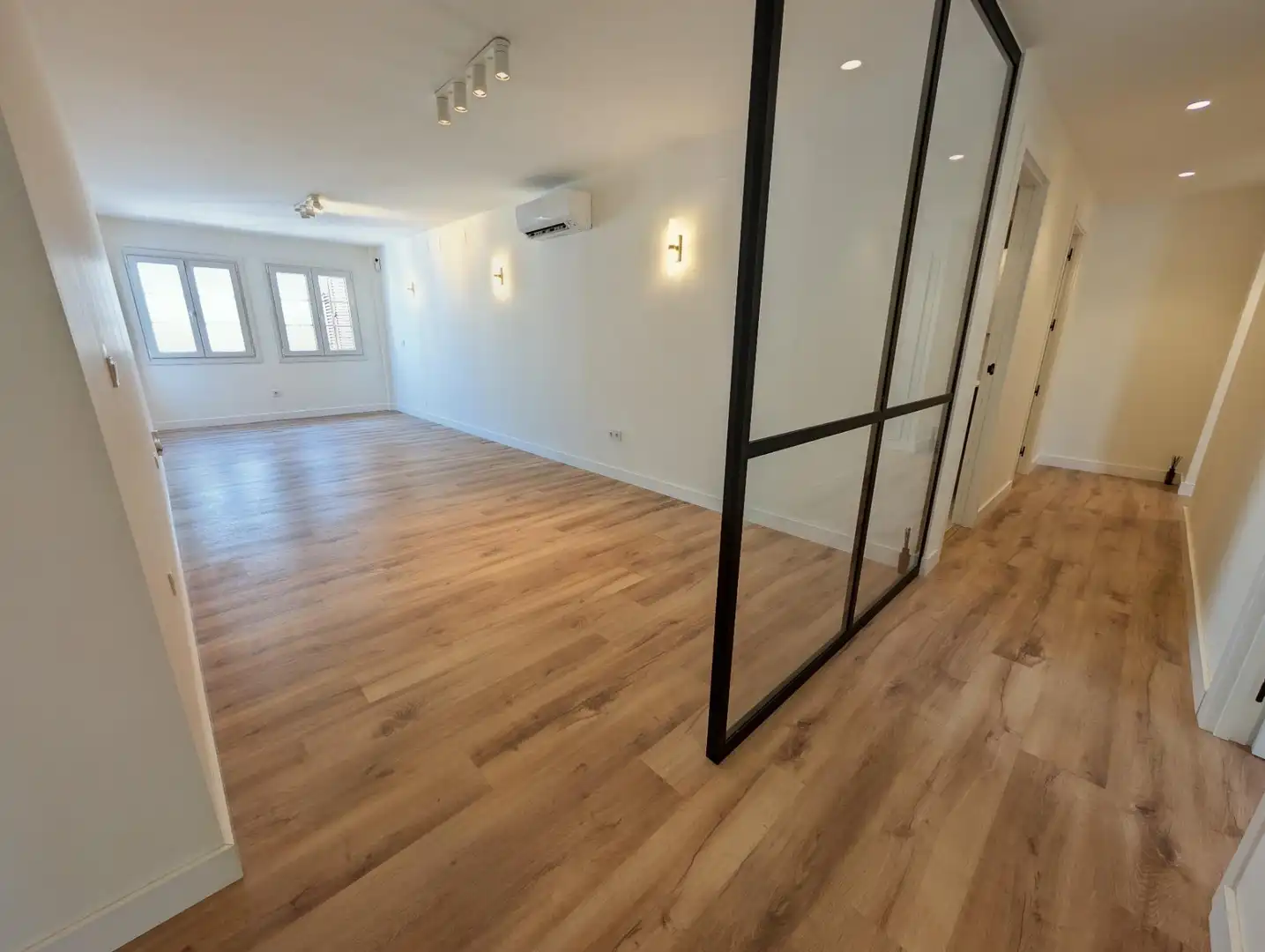 Flat for rent in Sevilla  with Air Conditioner, Heating and Balcony