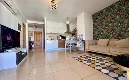 Sala d'estar de Apartament en venda en San Bartolomé de Tirajana amb Aire condicionat, Terrassa i Balcó