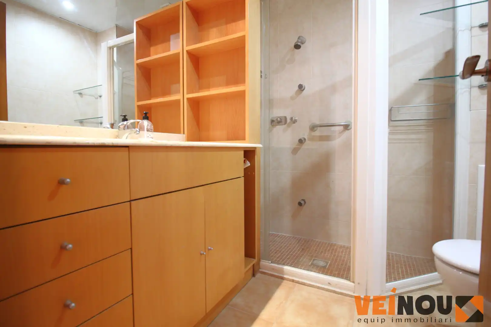 Baño de Planta baja en venta en Barcelona con Aire acondicionado y Horno