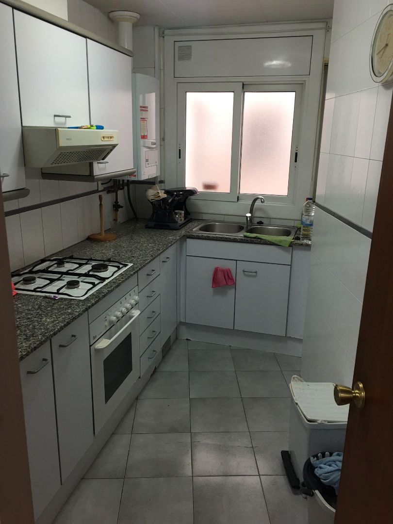 Cuina de Pis en venda en Girona Capital amb Calefacció, Terrassa i Forn