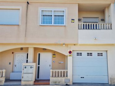 Adosado con balcón en venta en San Javier ciudad