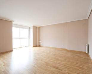 Bedroom of Flat for sale in  Madrid Capital  with Air Conditioner, Heating and Storage room