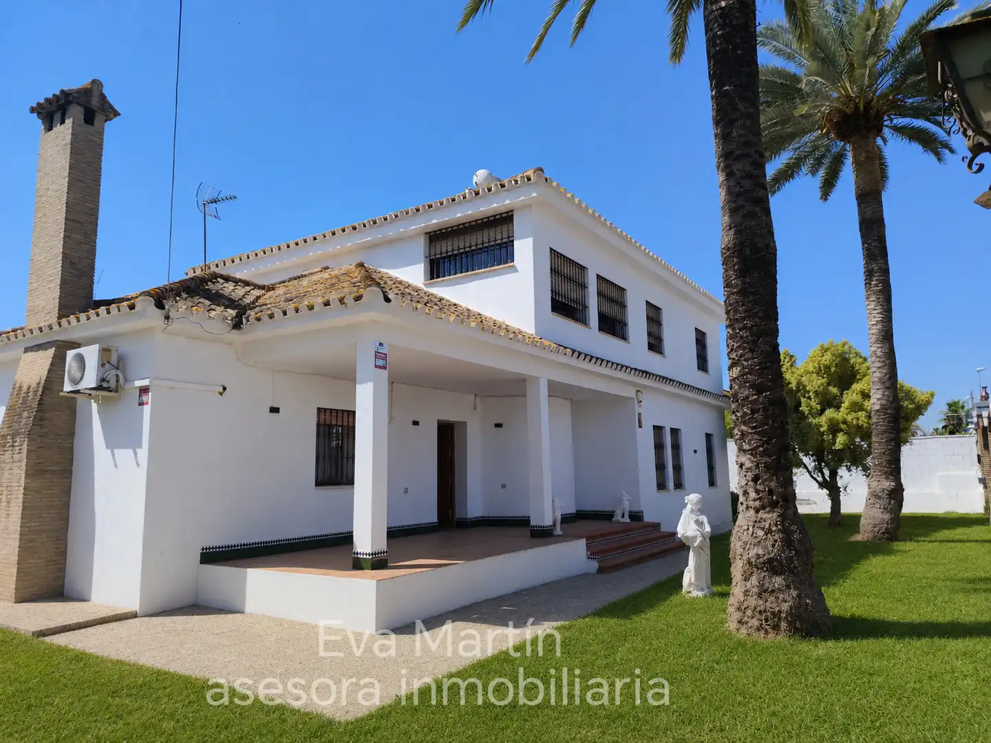 Vista exterior de Casa o chalet de alquiler en Montequinto con Aire acondicionado, Calefacción y Jardín privado