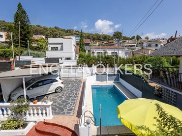 Casa amb piscina en venda a Torrent Ballester