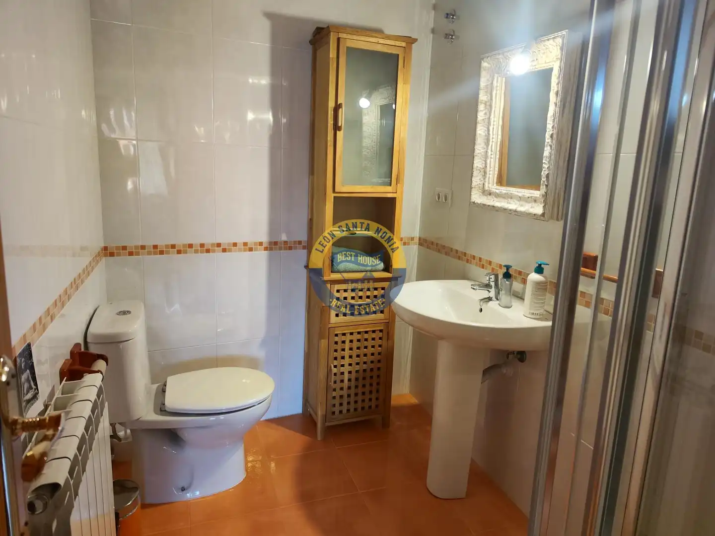 Bathroom of Houses for sale in Villaquilambre  with Heating, Private garden and Terrace