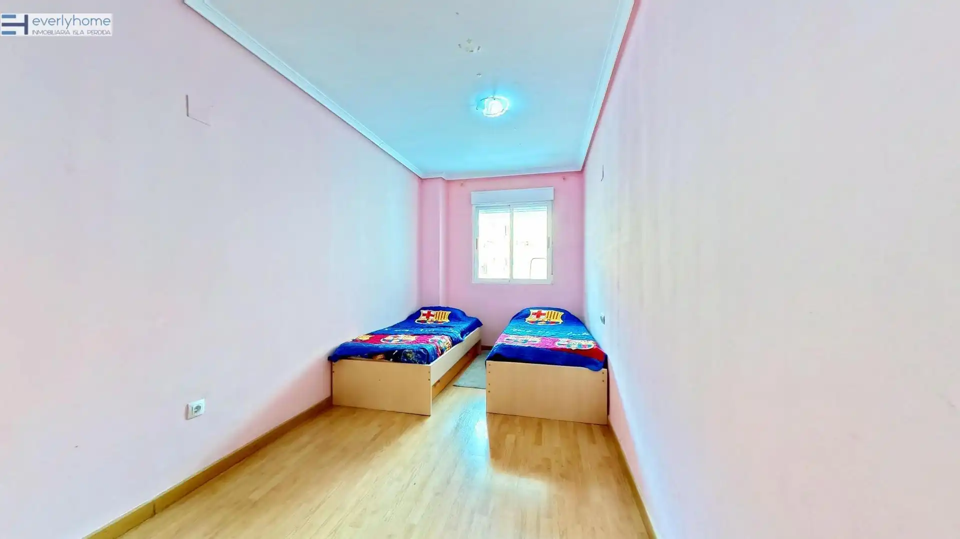 Habitación de Piso en venta en Castellón de la Plana / Castelló de la Plana con Parquet y Trastero