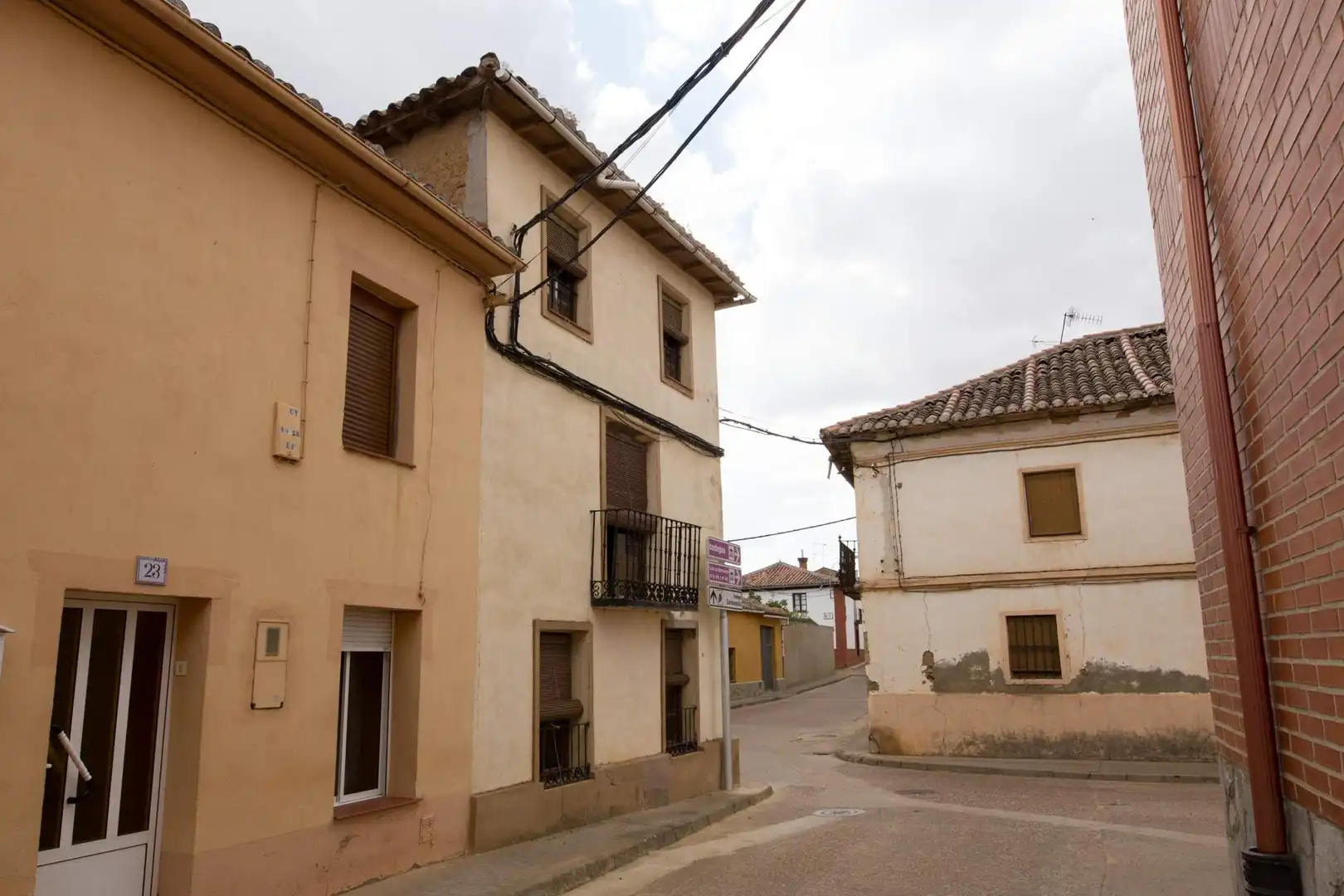 Exterior view of Houses for sale in Gordoncillo  with Heating, Private garden and Storage room