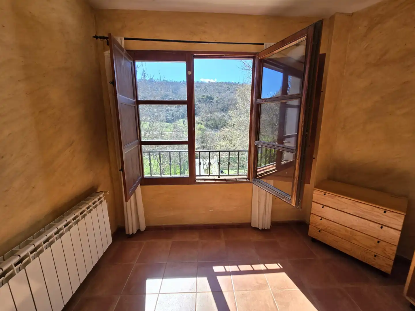 Habitación de Casa adosada en venta en Olmeda de las Fuentes con Calefacción
