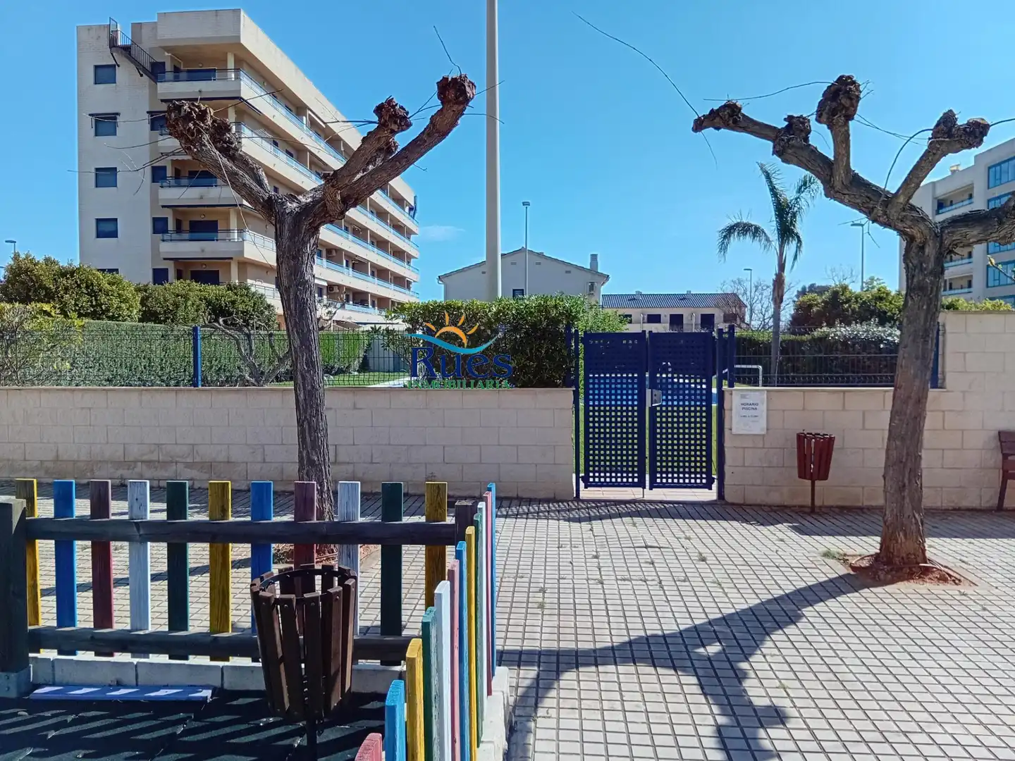 Parkplatz von Einfamilien-Reihenhaus zum Verkauf in Torreblanca mit Terrasse, Balkon und Gemeinschaftspool