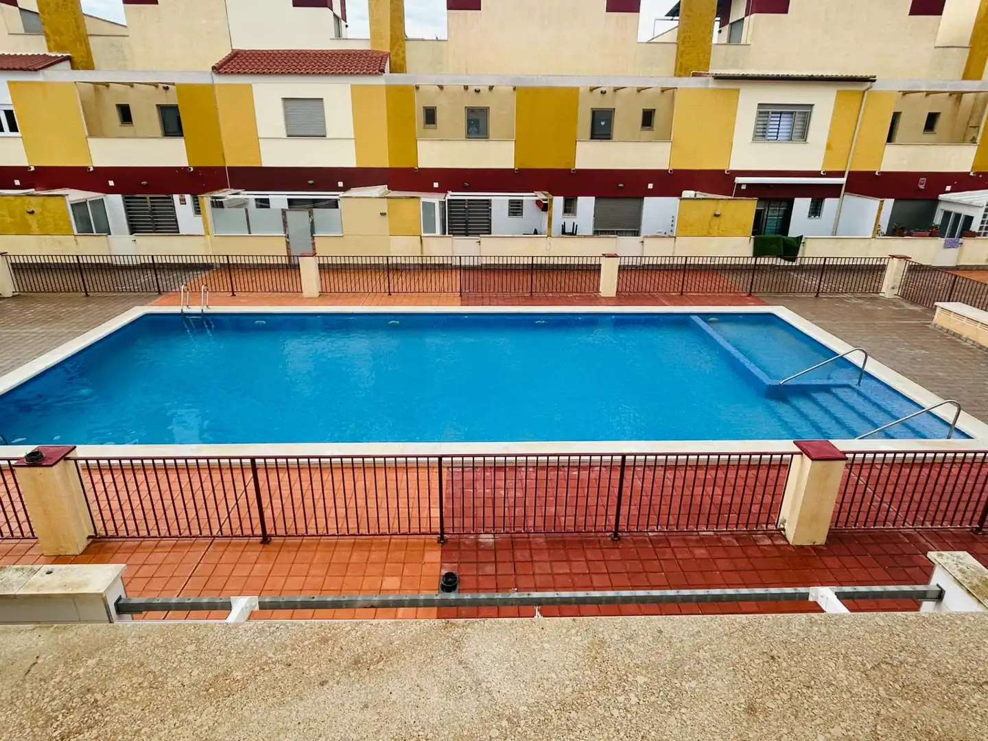 Piscina de Casa adosada en venda en Los Alcázares amb Aire condicionat, Terrassa i Moblat
