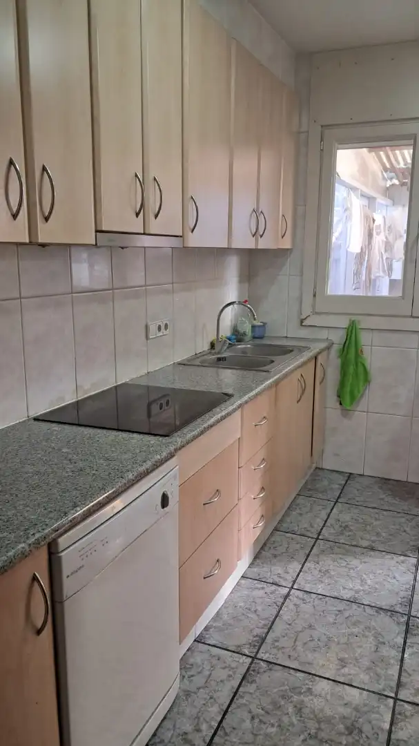 Küche von Einfamilien-Reihenhaus zum Verkauf in Olot mit Klimaanlage, Heizung und Parkett