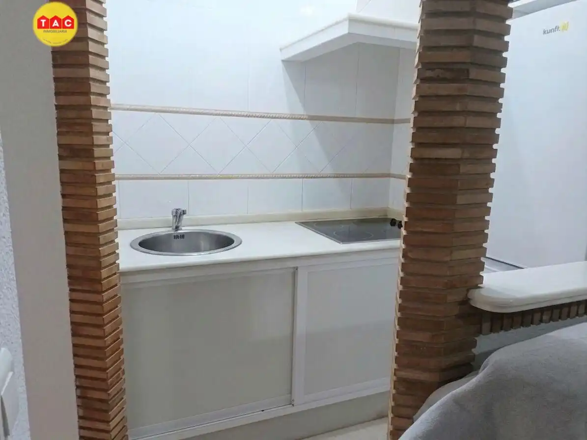 Cuina de Pis de lloguer en La Antilla amb Aire condicionat, Terrassa i Moblat