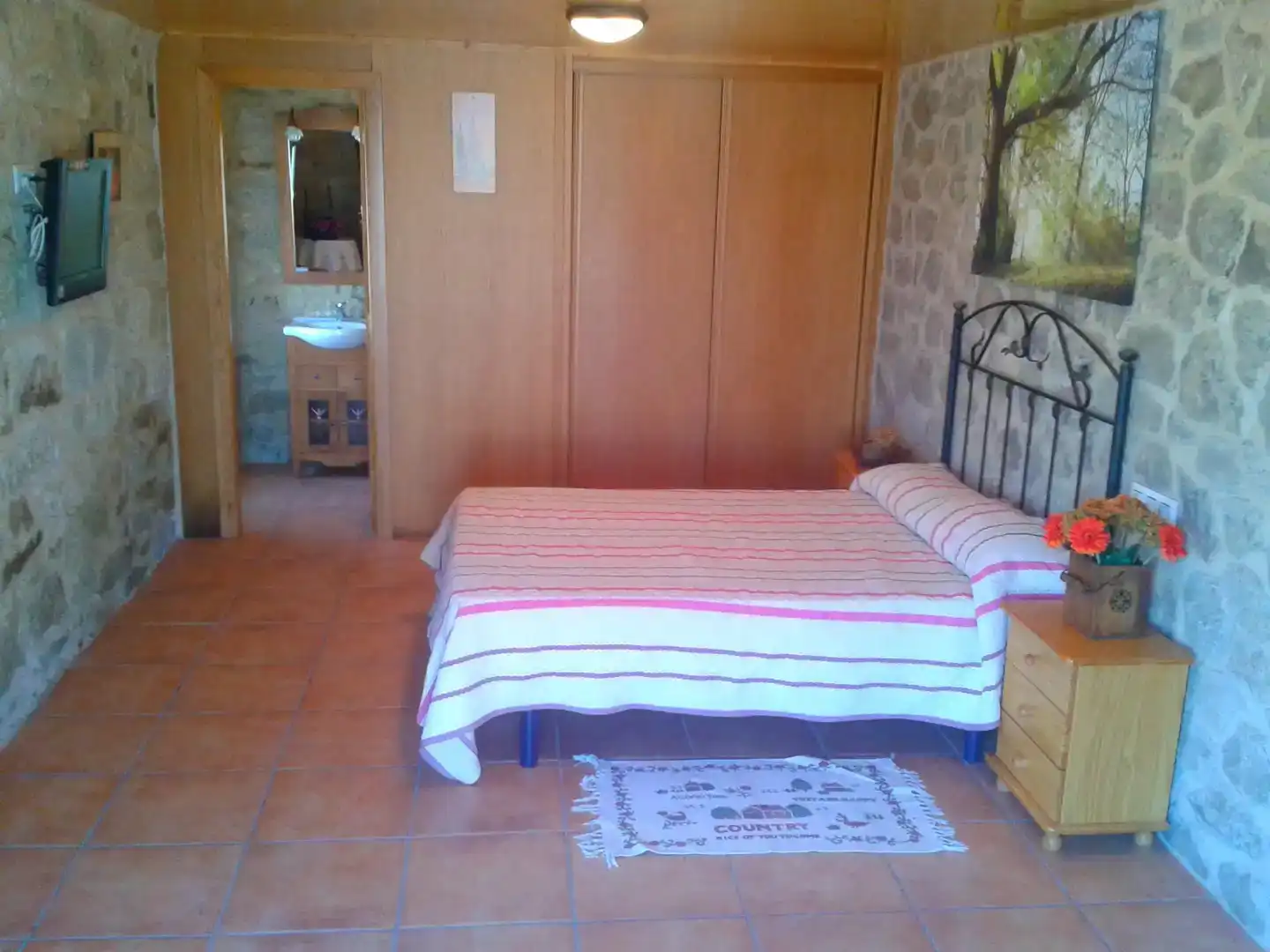 Dormitori de Finca rústica en venda en Manzaneda amb Parquet, Traster i Moblat
