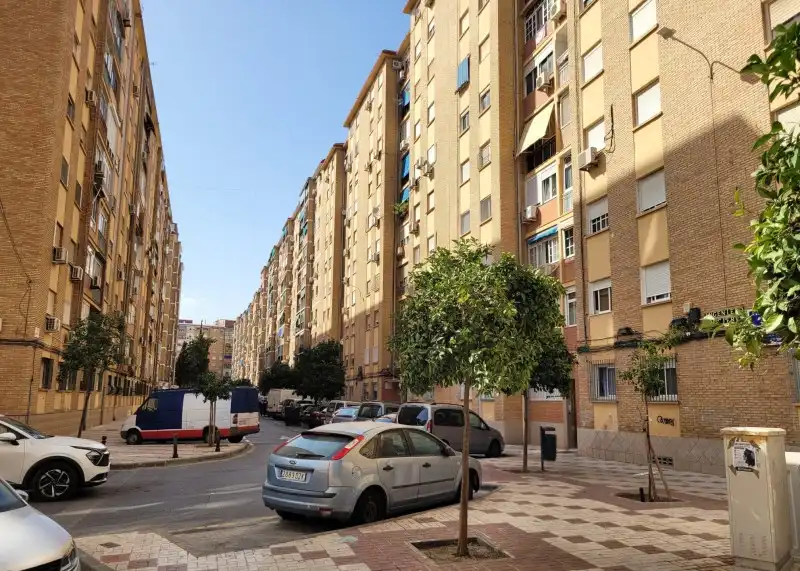 Vista exterior de Piso en venta en Málaga con Terraza, Horno y Lavadora