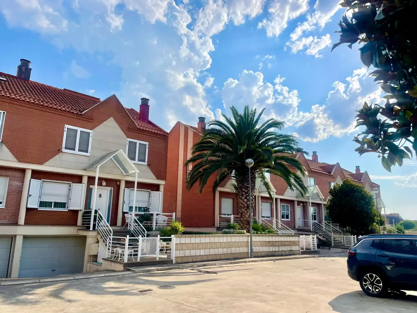Außenansicht von Haus oder Chalet zum Verkauf in  Logroño mit Klimaanlage, Heizung und Privatgarten