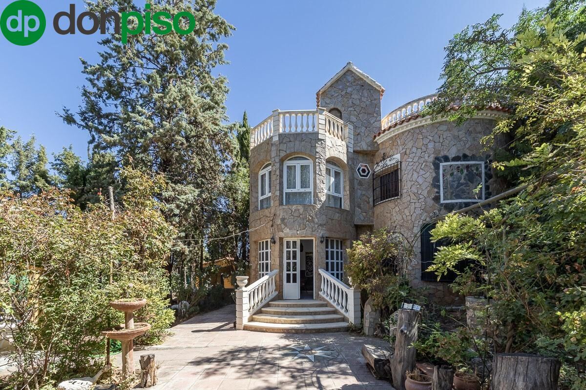 Vista exterior de Casa o xalet en venda en Purullena amb Calefacció, Jardí privat i Parquet