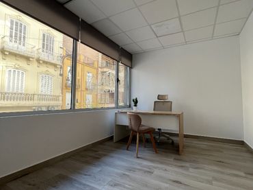 Oficina amb ascensor de lloguer a Calle San Pascual 19