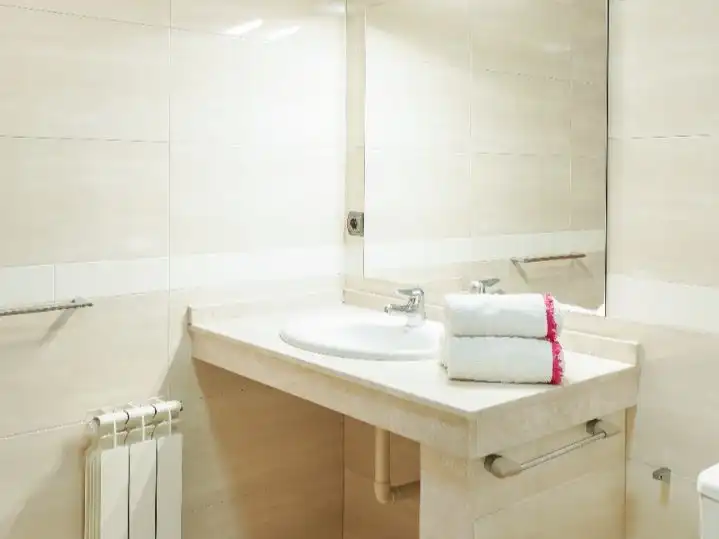 Bathroom of Flat for rent in Vigo   with Balcony