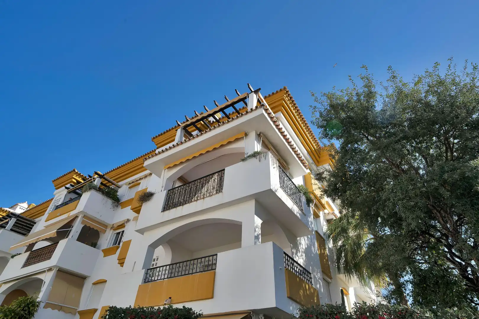 Vista exterior de Apartamento en venta en Marbella con Aire acondicionado, Calefacción y Jardín privado