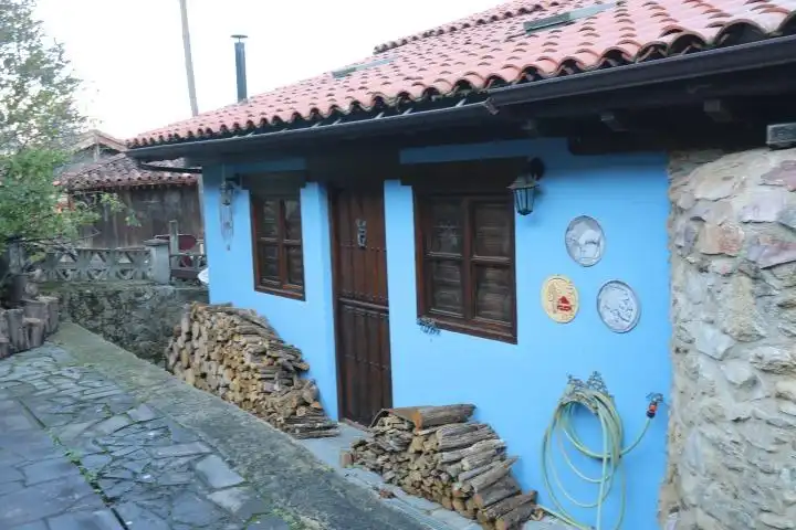 Vista exterior de Finca rústica en venda en Quirós amb Calefacció, Jardí privat i Terrassa