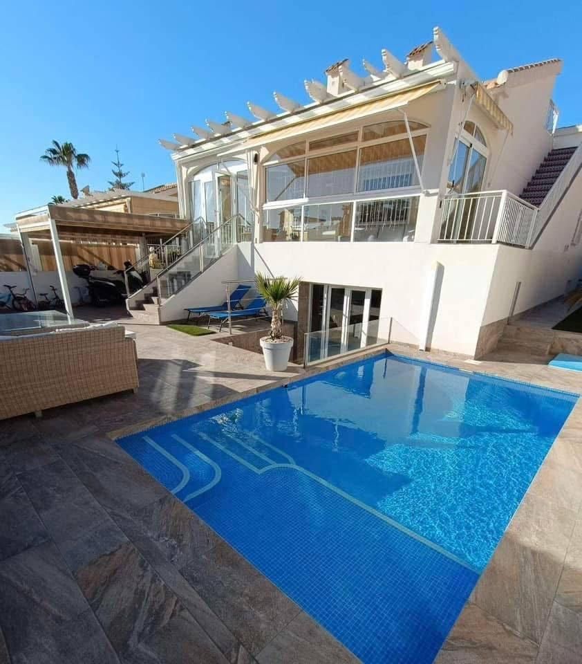 House or chalet for sale in Calle Baikal, La Florida, Orihuela Costa