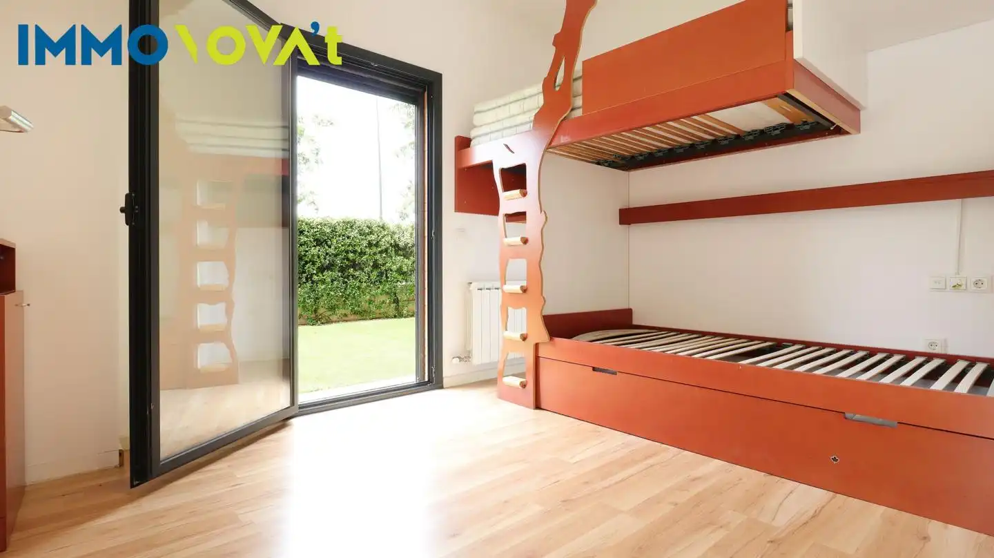 Schlafzimmer von Erdgeschoss zur Miete in Vilablareix mit Heizung, Terrasse und Gemeinschaftspool