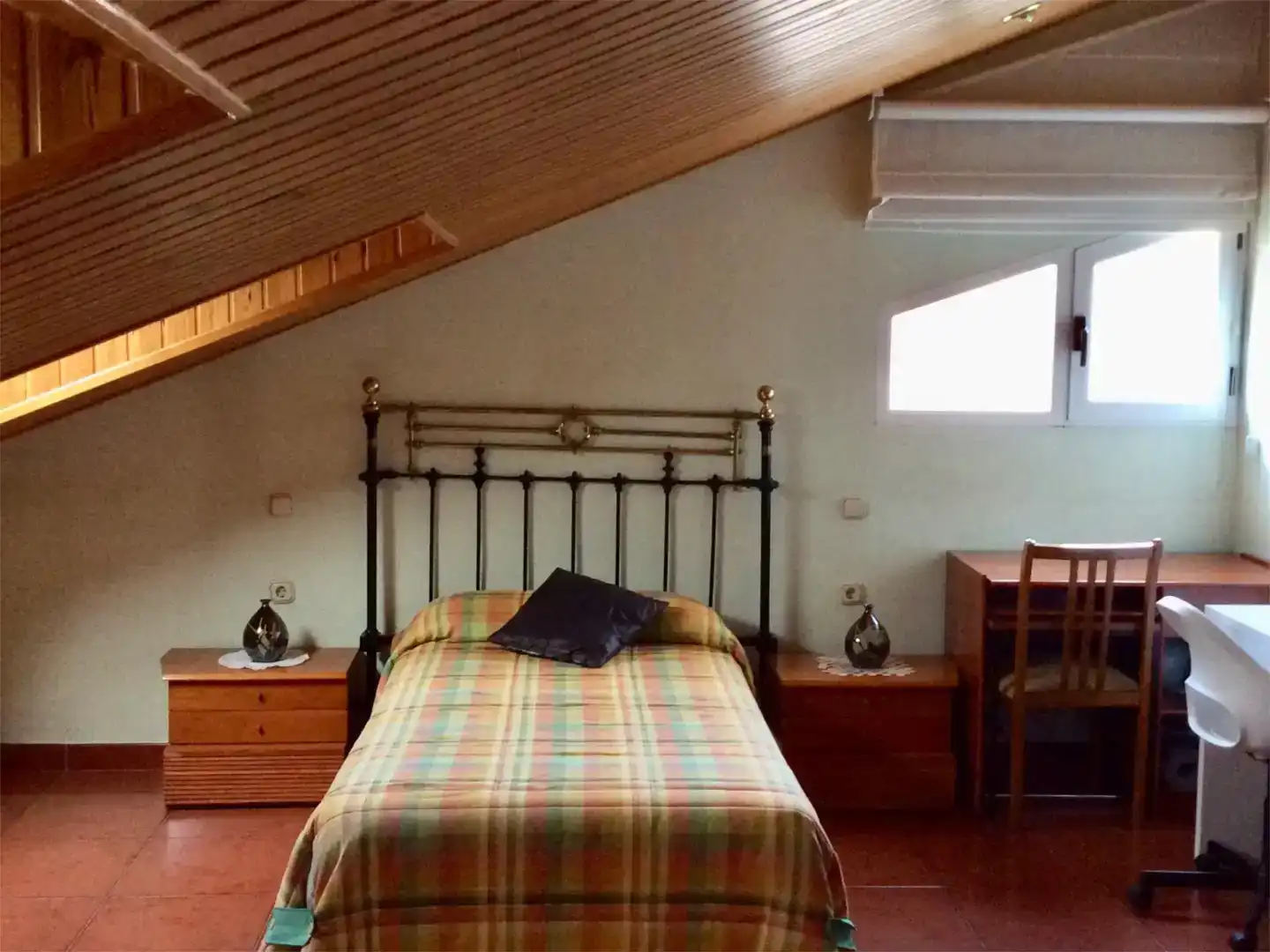 Dormitori de Casa adosada en venda en Huesca amb Jardí privat, Parquet i Moblat