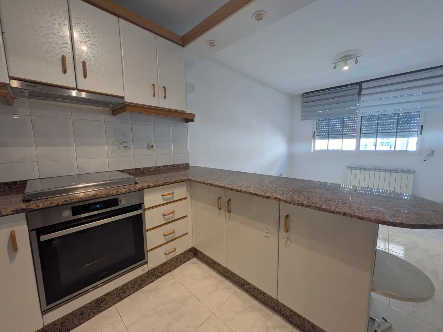 Cocina de Piso en venta en Carballo con Calefacción y Trastero