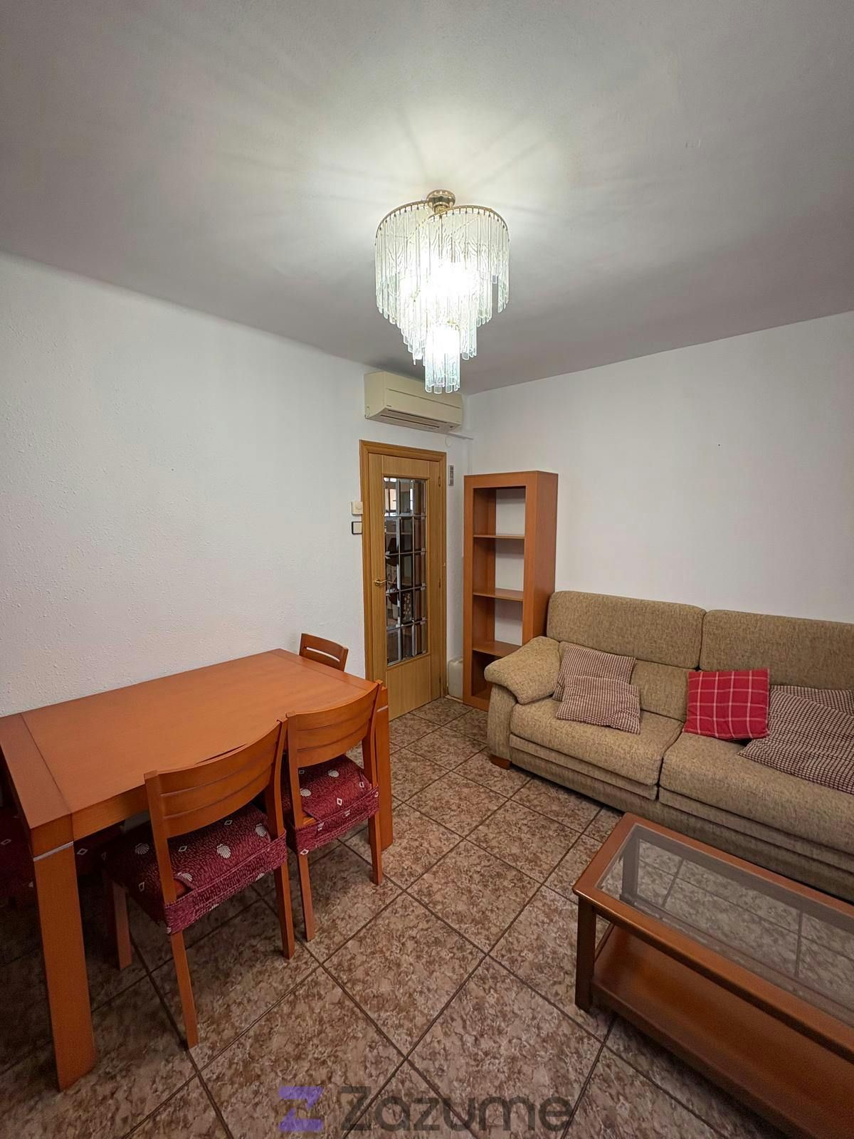 Sala d'estar de Pis de lloguer en  Zaragoza Capital amb Aire condicionat, Calefacció i Moblat