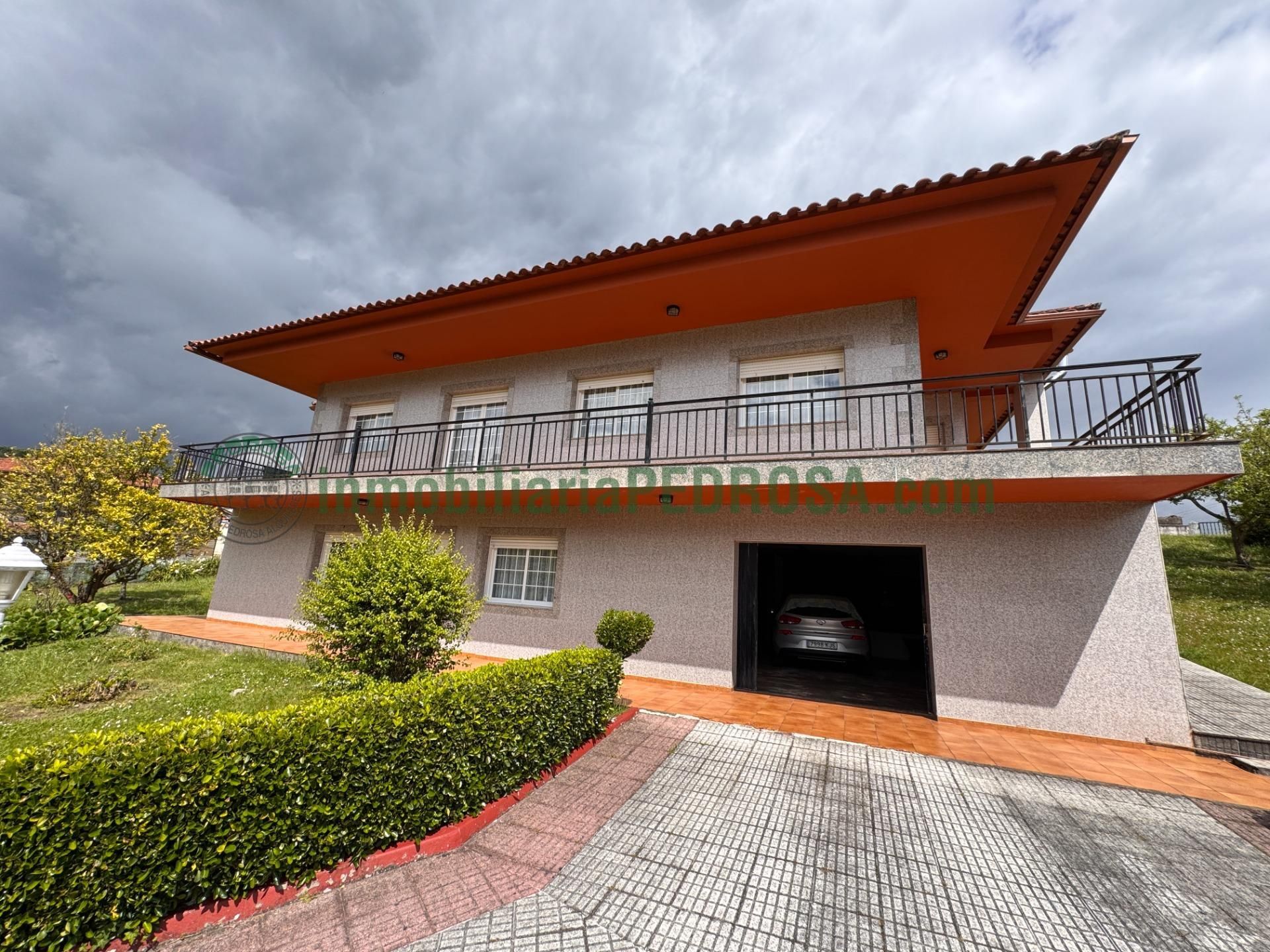 Exterior view of Country house for sale in Pontevedra Capital   with Heating, Private garden and Terrace