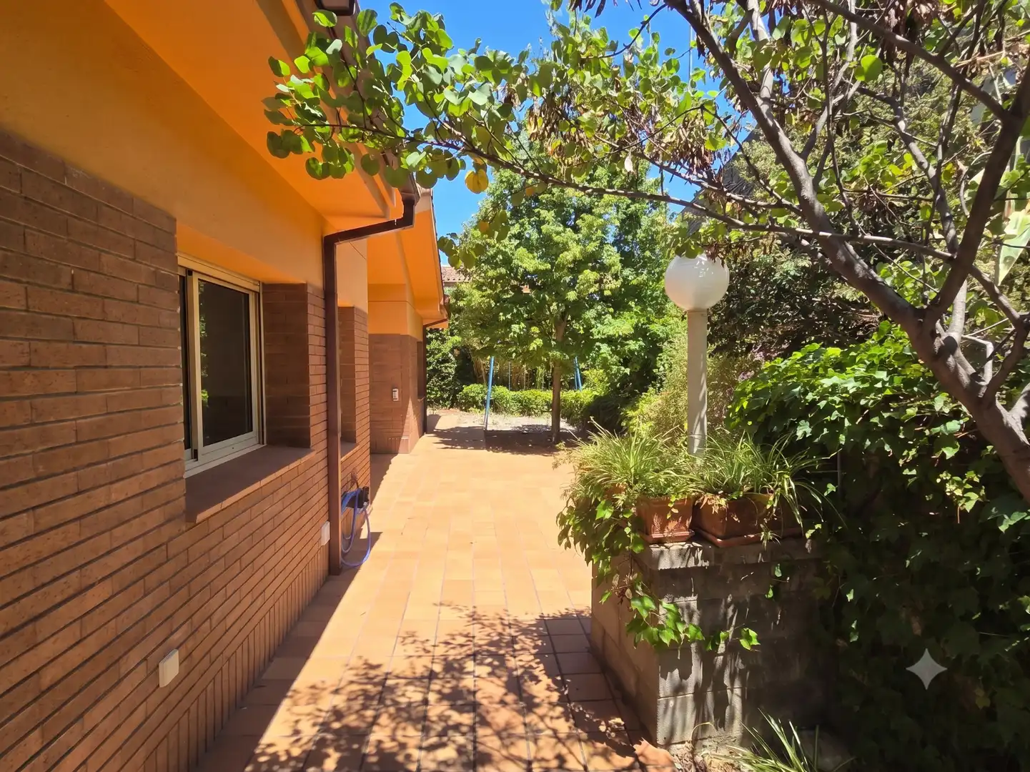 Vista exterior de Casa o xalet en venda en La Garriga amb Jardí privat i Terrassa