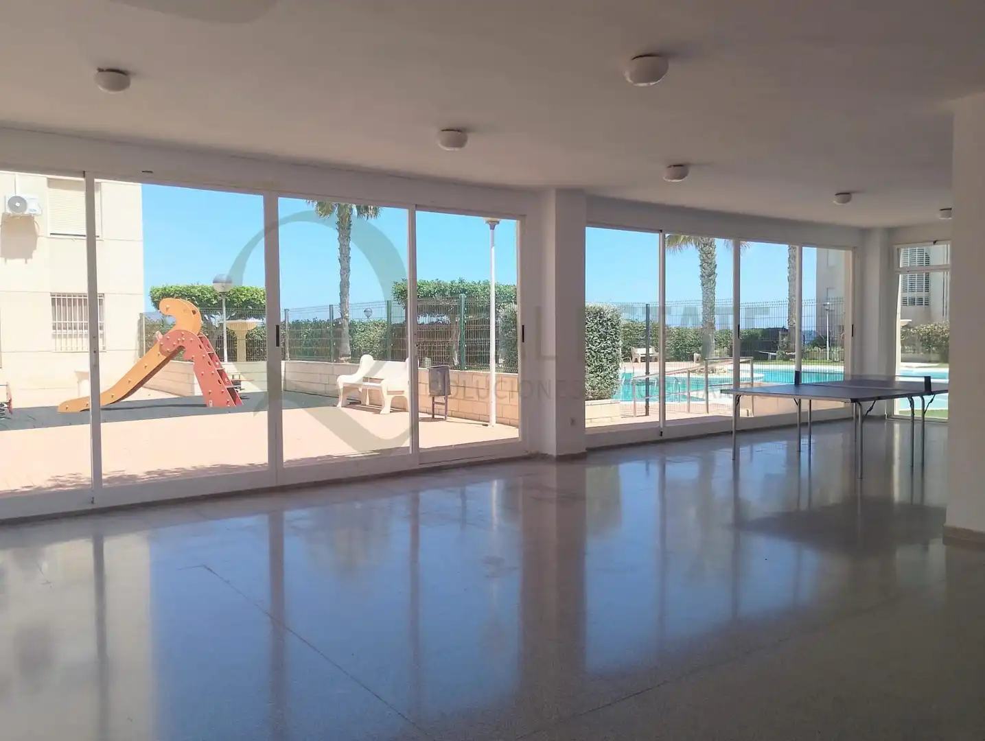 Terrasse von Erdgeschoss zur Miete in El Campello mit Klimaanlage, Privatgarten und Möbliert