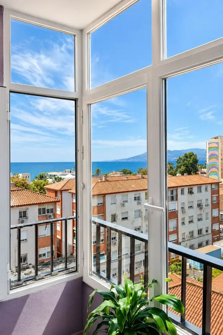 Piso con ascensor en venta en Calle Carlos Frontaura