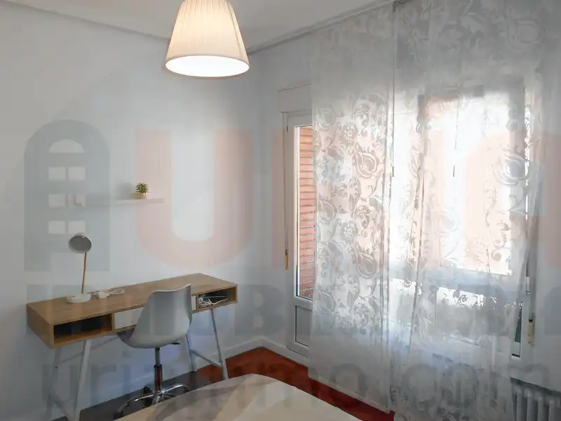 Schlafzimmer von Wohnung zur Miete in Oviedo  mit Heizung, Terrasse und Möbliert