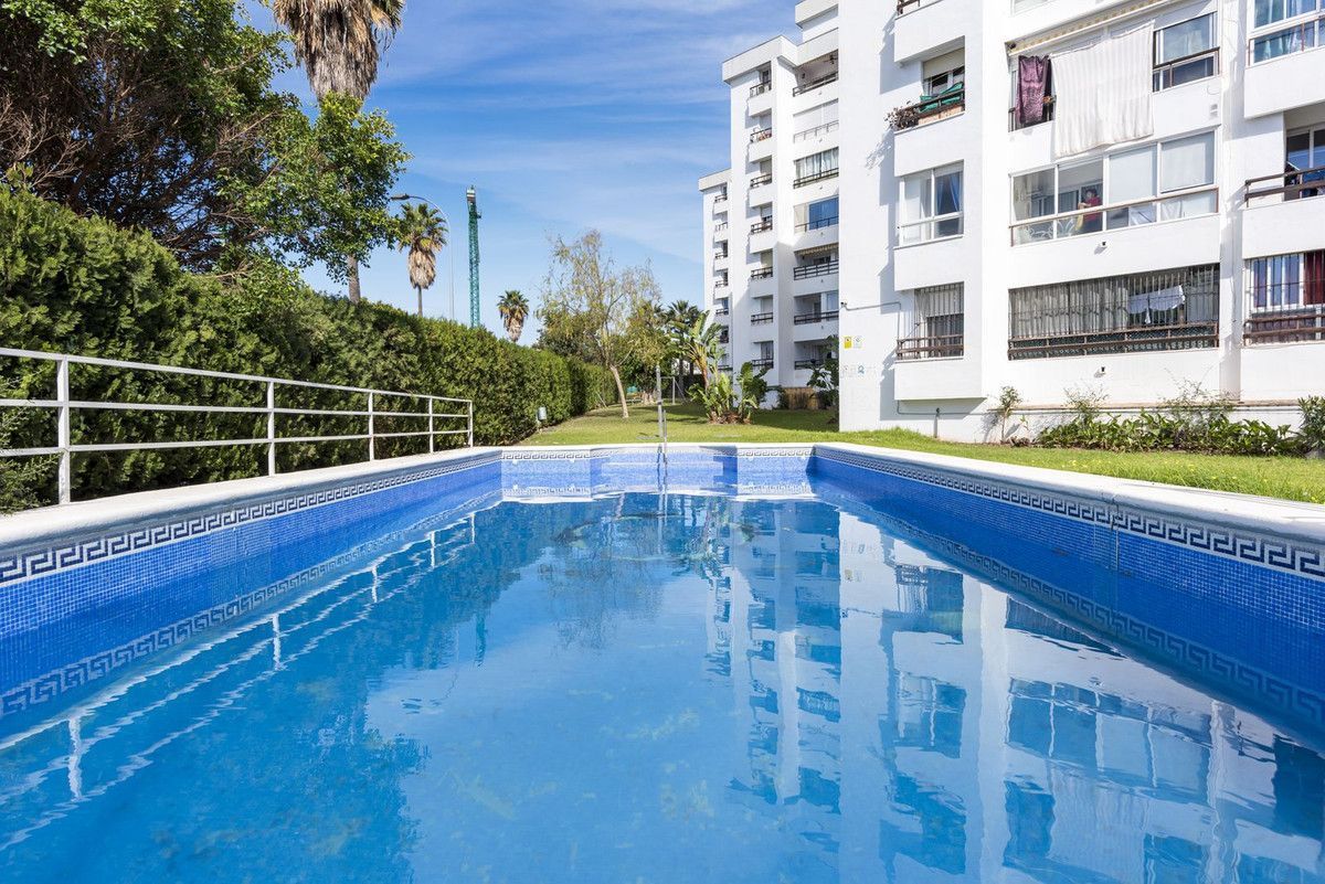 Piscina de Apartament de lloguer en Marbella amb Aire condicionat, Calefacció i Moblat