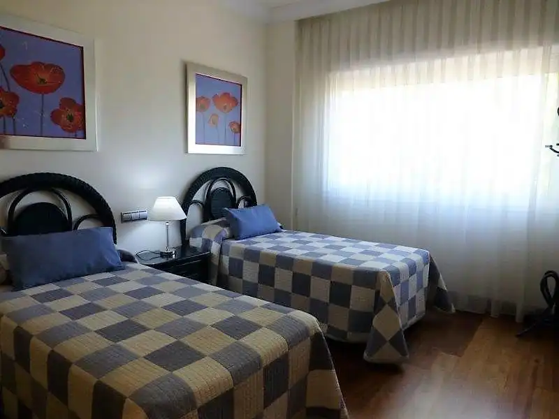 Habitación de Apartamento de alquiler en Marbella con Aire acondicionado, Terraza y Amueblado