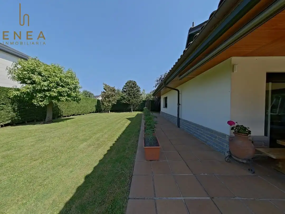 Jardín de Casa o chalet en venta en Vitoria - Gasteiz con Calefacción, Jardín privado y Trastero
