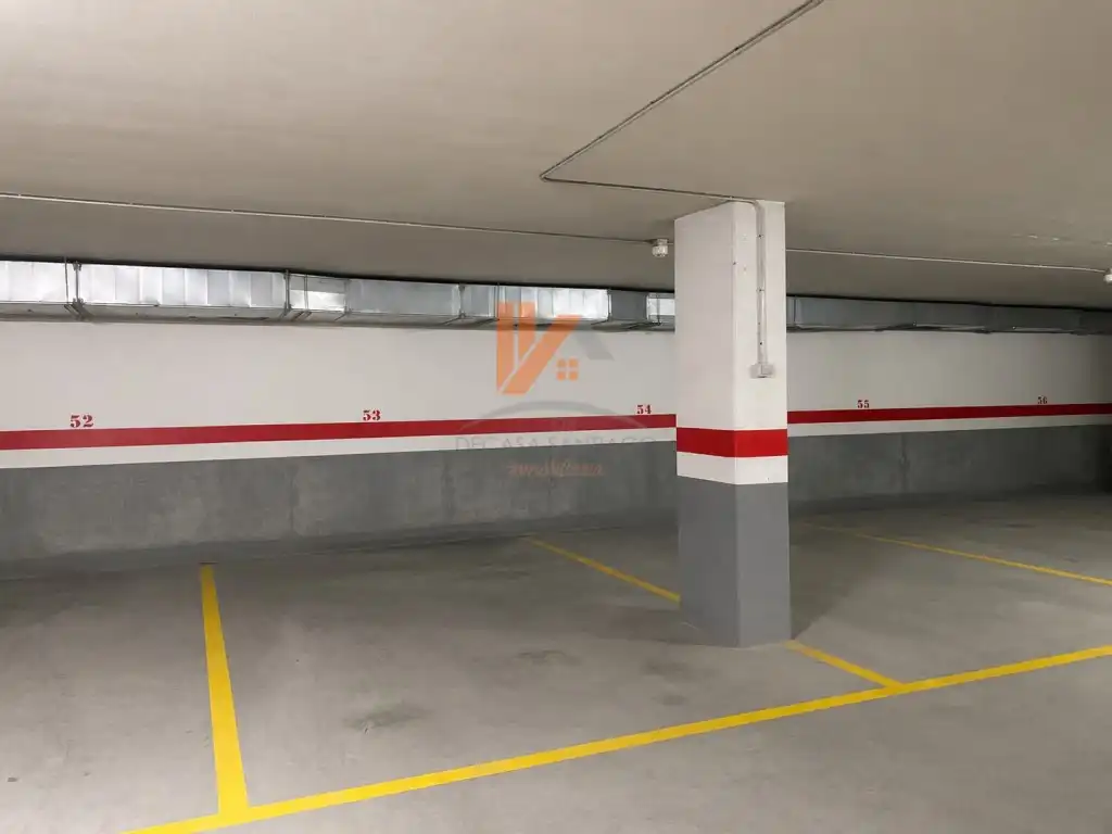 Parking of Flat for sale in Ames  with Oven