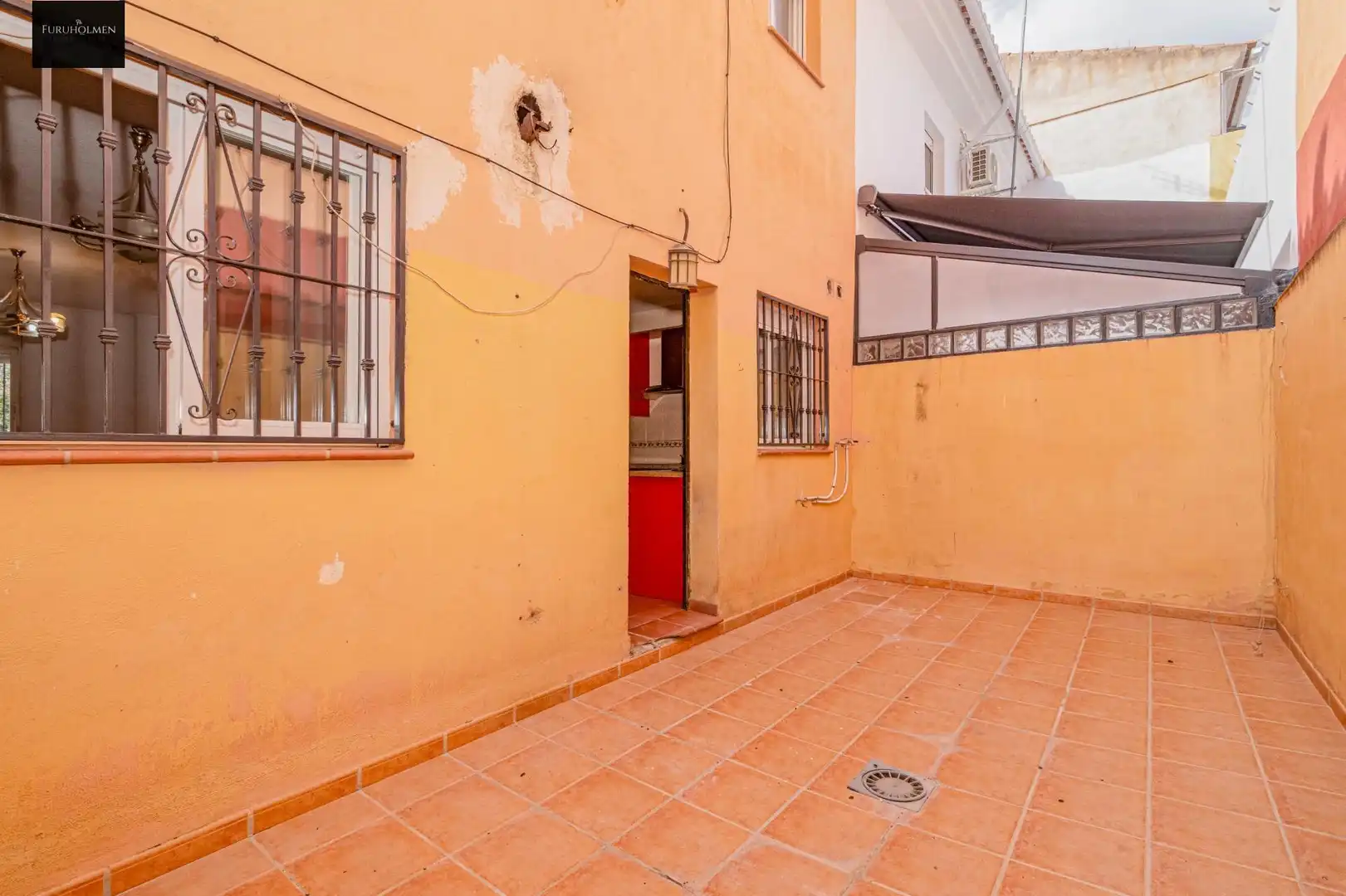 Vista exterior de Casa adosada en venda en Las Gabias amb Balcó