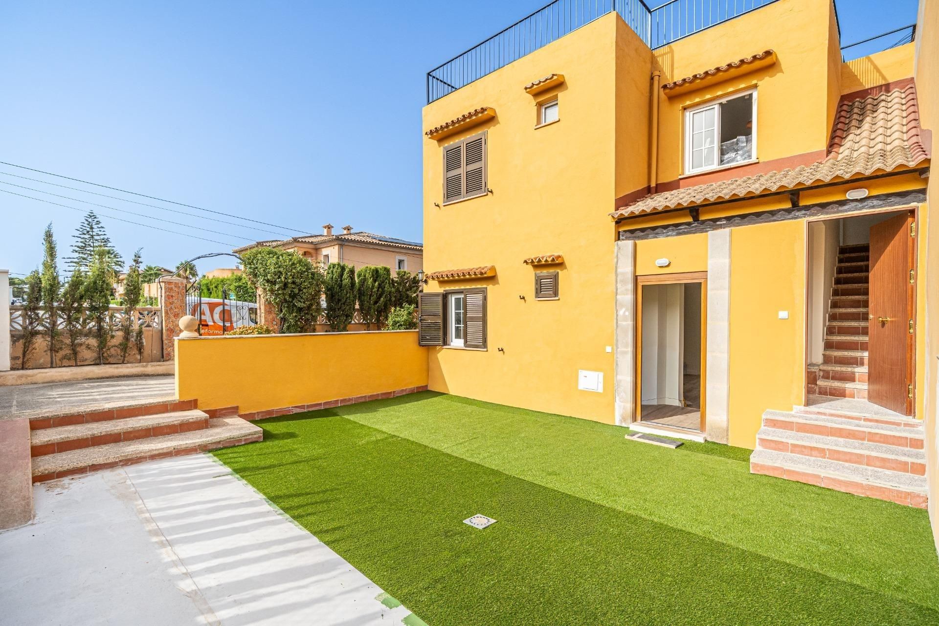 Exterior view of Apartment for sale in Llucmajor  with Air Conditioner, Private garden and Storage room