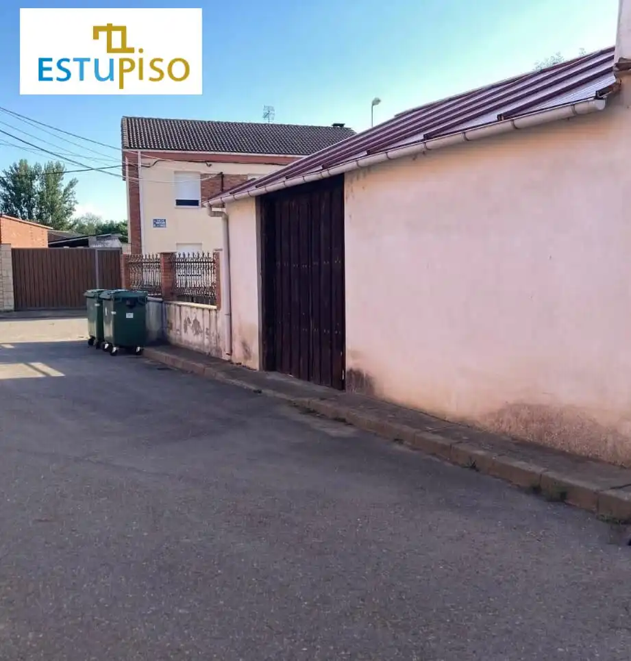 Vista exterior de Casa o chalet en venta en Valdepolo con Calefacción y Jardín privado