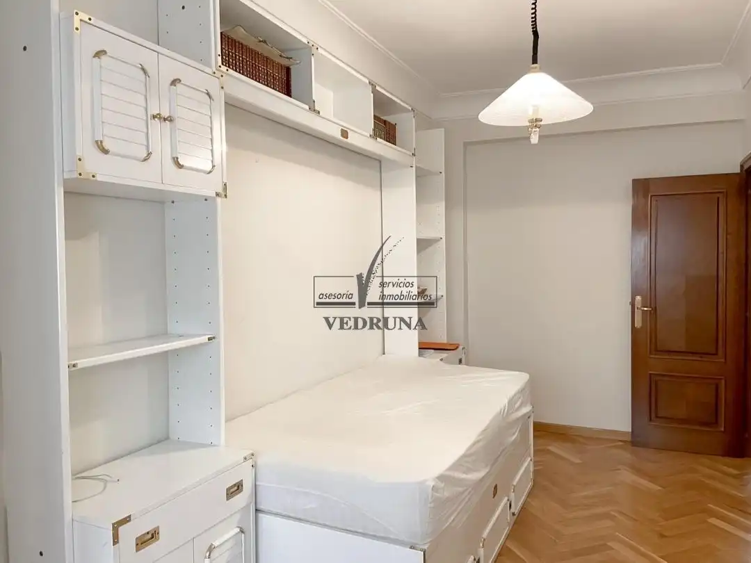 Bedroom of Flat for rent in Zaragoza  with Heating and Terrace