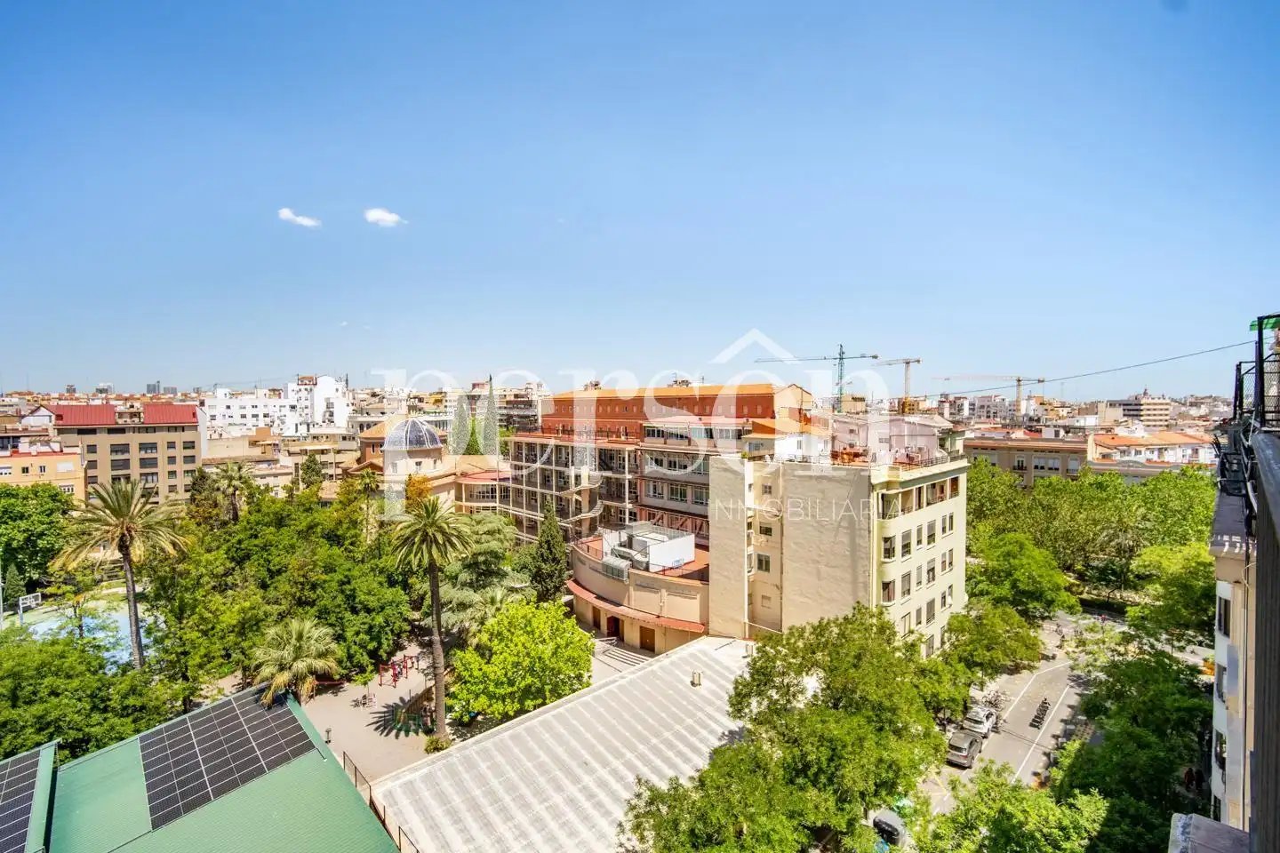 Vista exterior de Àtic de lloguer en Valencia amb Aire condicionat, Parquet i Terrassa